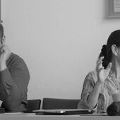 Black and white photograph of Isabel Wünsche and Bojan Jović. The two are sitting at a conference table.