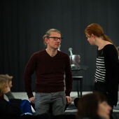 Dirk Naguschewski stands in front of the stage and talks to Nora Bossong