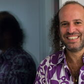 Portrait photo of Tomer Gardi