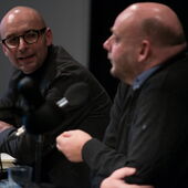 Close-up of Claude Haas in conversation with Thomas Hettche