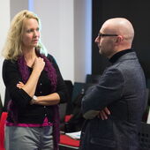 Christine Weder und Claude Haas unterhalten sich im Vortragssaal