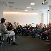 Totale der Panelteilnehmer*innen und des gut besuchten Publikums