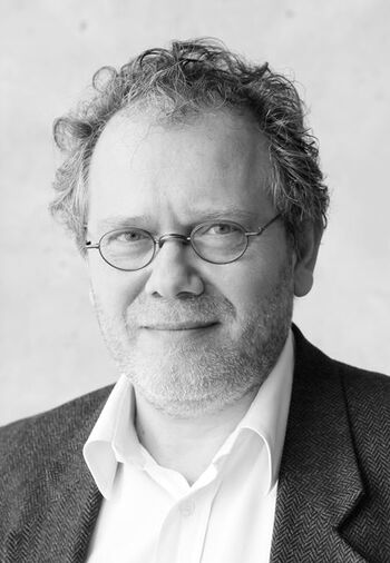 Black and white portrait photo of Georges Didi-Huberman