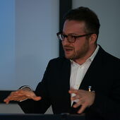 Zaal Andronikashvili trägt vor