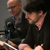 Close-up of Saša Stanišić reading aloud