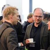 Matthias Schwartz and Stefan Willer talk to a visitor