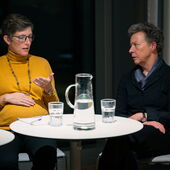 Dorothea Gädeke und Eva Geulen im Gespräch.