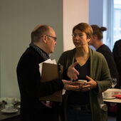 Peter Geimer und Uta Kornmeier im Gespräch während der Kaffeepause
