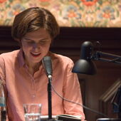 Close-up von Judith Schalansky beim Lesen