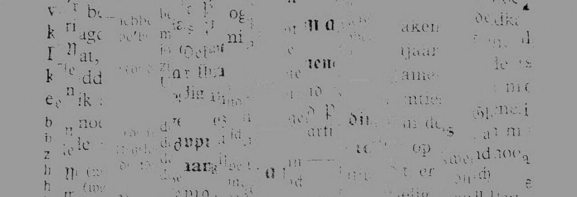 Diverse verschobene, unscharfe Buchstaben auf weißem Papier in chaotischer Anordnung. Die meisten sind kaum zu erkennen.