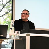 Zaal Andronikashvili hält einen Vortrag im Rahmen der Tagung