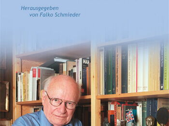 Book cover: Written at the top is “History in Dispute: Essays on the Historicization of Reinhart Koselleck, edited by Falko Schmieder” in German; at the bottom, Reinhart Koselleck leans against a bookshelf with his arms crossed and looking at the camera.