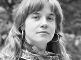 Schwarz-weißes Portraitfoto von Emma Neuhaus.