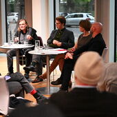 Podiumsdiskussion zum Abschluss der Tagung mit Diedrich Diederichsen, Hanna Engelmeier, Johannes Franzen und Claude Haas als Moderation