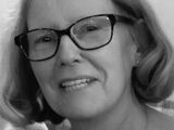 Schwarz-weißes Portraitfoto von Franziska Thun-Hohenstein