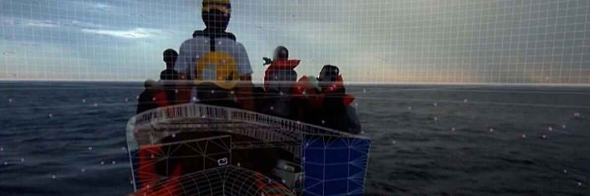 Standbild aus »The Seizure of the Iuventa«. Ein Boot im Meer. Auf dem Boot stehen diverse Menschen mit angezogenen Schwimmwesten. Unten links im Bild ein Datum: 18 June 2017. Am unteren Rand des Bildes eine Timeline mit dem Marker 06:20:05.