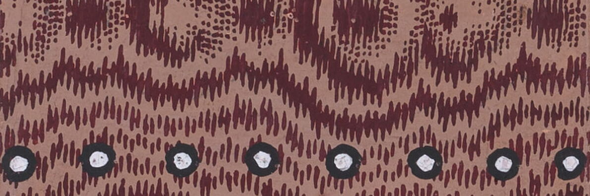 Textildesign auf Papier: unregelmäßige Umrisse von dunkelrotbrauner Farbe und horizontale Streifen aus weißen Perlen mit schwarzen Umrissen auf hellbraunem Grundton.