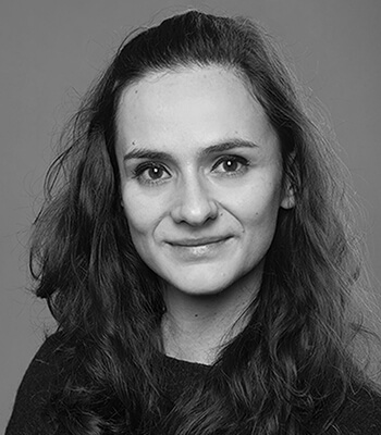 Black and white portrait of Sophie-Charlott Hartisch.