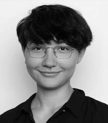 Schwarz-weißes Portraitfoto von Elizaveta Remer.