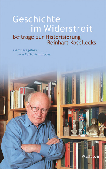 Buchcover: Oben steht »Geschichte im Widerstreit. Beiträge zur Historisierung Reinhart Kosellecks, Herausgegeben von Falko Schmieder«, unten lehnt Reinhart Koselleck mit verschränkten Armen an einem Bücherregal und schaut in die Kamera.